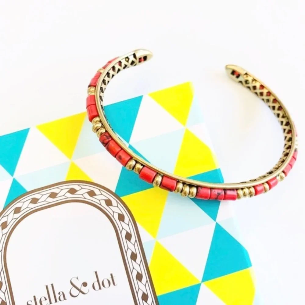 Stella & Dot | Dainty Gold Bracelet Exotic Vintage Gold + Coral Red Bliss - Picture 3 of 4